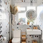 Hayy Luxury *